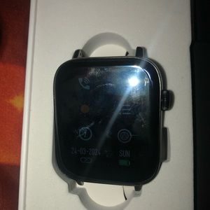 Fully functional smart watch that connects to iphone.